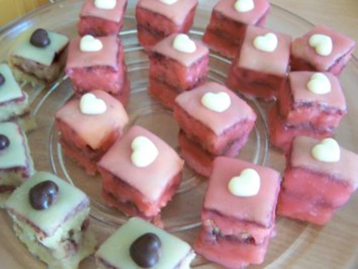 Bilder für Petit fours mit Holundergelee-Füllung - Rezept