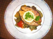 Rezept: Kräuterlachssteak auf mediteranem Gemüse Kräuterlachssteak auf mediteranem Gemüse - Rezept