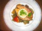 Kräuterlachssteak auf mediteranem Gemüse - Rezept