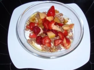 Vitaminreiches Frühstück - Obstsalat und Früchtemüsli - Rezept