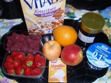 Vitaminreiches Frühstück - Obstsalat und Früchtemüsli - Rezept - Bild Nr. 2