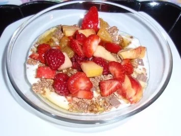 Vitaminreiches Frühstück - Obstsalat und Früchtemüsli - Rezept - Bild Nr. 7