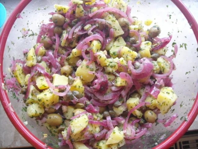 Kartoffelsalat mit Kapern und Oliven - Rezept