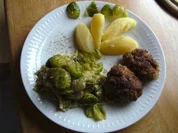 Rosenkohl-Blätter mit Nüssen und milder Kokos-Soße - Rezept