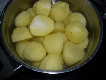 Putenunterkeulen - Rosenkohl gebraten mit Cashewnüsse - Salzkartoffeln - Rezept - Bild Nr. 7