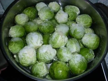 Putenunterkeulen - Rosenkohl gebraten mit Cashewnüsse - Salzkartoffeln - Rezept - Bild Nr. 8