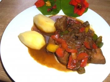 Rezept: Paprika - Schweine Gulasch mit Geheimniss Paprika - Schweine Gulasch mit Geheimniss - Rezept