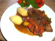 Paprika - Schweine Gulasch mit Geheimniss - Rezept