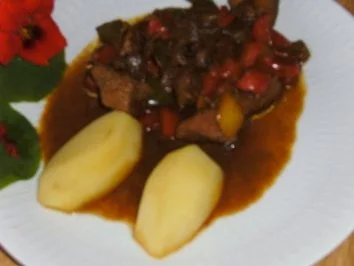 Rezept: Paprika - Schweine Gulasch mit Geheimniss Bild Nr. 3 Paprika - Schweine Gulasch mit Geheimniss - Rezept - Bild Nr. 3