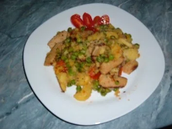 Rezept: Geflügel : Restepfanne......mit Kartoffeln....Erbsen und Geflügelfrikadellen Geflügel : Restepfanne......mit Kartoffeln....Erbsen und Geflügelfrikadellen - Rezept