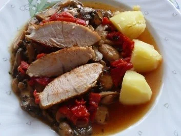 Geflügel: Putenschnitzel an gerösteten Spitzpaprika auf einem Champignonbett - Rezept - Bild Nr. 4