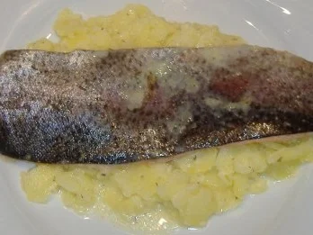 Lachsforellenfilet mit Limonenschaum - Rezept