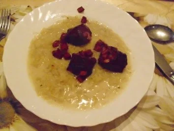 Krautsuppe mit gebratener Blutwurst als Einlage - Rezept