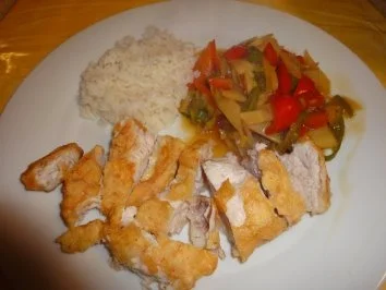 Gebackenes Hühnerfleisch mit Gemüse und Reis - Rezept