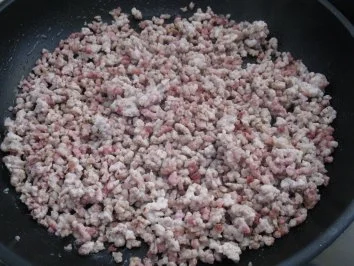 Selbstgemachte Ravioli mit 2 verschiedenen Füllungen und Tomatensauce - Rezept