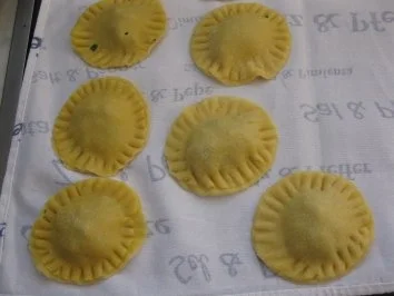 Selbstgemachte Ravioli mit 2 verschiedenen Füllungen und Tomatensauce - Rezept - Bild Nr. 5