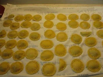 Selbstgemachte Ravioli mit 2 verschiedenen Füllungen und Tomatensauce - Rezept - Bild Nr. 6