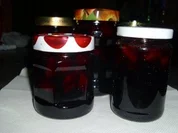 Winterliches Holundergelee mit Birnenstückchen und Rotwein - Rezept