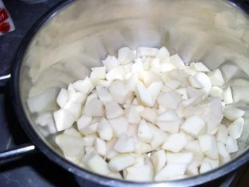 Rezept: Winterliches Holundergelee mit Birnenstückchen und Rotwein Bild Nr. 4 Winterliches Holundergelee mit Birnenstückchen und Rotwein - Rezept - Bild Nr. 4