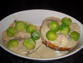 Überbackenes :  Gratiniertes Brötchen mit Pilzen und Rosenkohl - Rezept - Bild Nr. 2