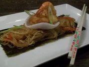 Garnele & Jakobsmuschel-Kokostempura auf Glasnudelsalat - Rezept