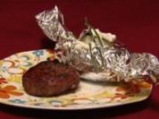 Rinderfilet vom Lavastein, dazu Folienkartoffeln mit Sauer-crème und Salat (Gaby Baginsky) - Rezept