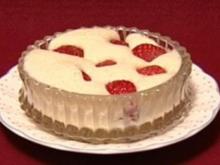 Eisgekühlte Vanillecrème mit frischen Erdbeeren (Gaby Baginsky) - Rezept