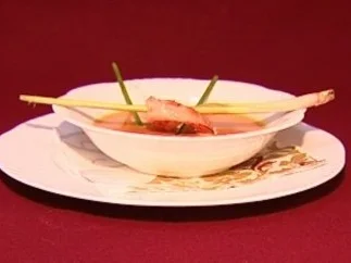 Rezept: Paprikasuppe mit Garnelen-Zitronengras-Spieß (Oliver Fleischer) Paprikasuppe mit Garnelen-Zitronengras-Spieß (Oliver Fleischer) - Rezept