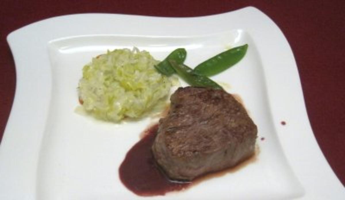 Bilder für Filet mignon mit Rotwein-Soße, Lauchfondant und karamellisierten Karotten - Rezept