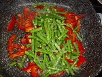 Rezept: Mett-Gemüse-Pfanne mit Spiegelei Bild Nr. 10 Mett-Gemüse-Pfanne mit Spiegelei - Rezept - Bild Nr. 10