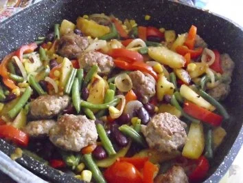 Rezept: Mett-Gemüse-Pfanne mit Spiegelei Bild Nr. 12 Mett-Gemüse-Pfanne mit Spiegelei - Rezept - Bild Nr. 12