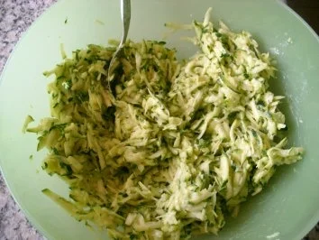 Rezept: Zucchinipuffer>> Bild Nr. 2 Zucchinipuffer>> - Rezept - Bild Nr. 2