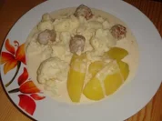 Blumenkohl mit Käsesoße und Bratwurstbällchen - Rezept