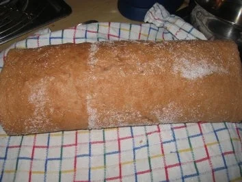 Rezept: Backwaren: Dunkle Himbeer Bisquitroulade Bild Nr. 6 Backwaren: Dunkle Himbeer Bisquitroulade - Rezept - Bild Nr. 6