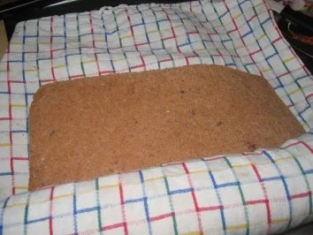 Rezept: Backwaren: Dunkle Himbeer Bisquitroulade Bild Nr. 10 Backwaren: Dunkle Himbeer Bisquitroulade - Rezept - Bild Nr. 10