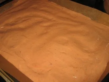 Rezept: Backwaren: Dunkle Himbeer Bisquitroulade Bild Nr. 11 Backwaren: Dunkle Himbeer Bisquitroulade - Rezept - Bild Nr. 11