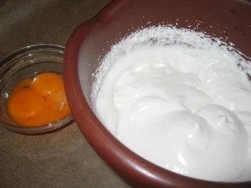 Rezept: Backwaren: Dunkle Himbeer Bisquitroulade Bild Nr. 14 Backwaren: Dunkle Himbeer Bisquitroulade - Rezept - Bild Nr. 14