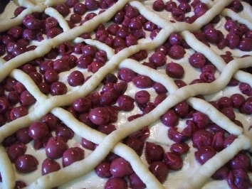Kirschkuchen mit Makronengitter - Rezept