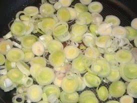 Rezept: Hähnchenbrustfilet im Zwiebelkleid mit Lauchsauce Bild Nr. 6 Hähnchenbrustfilet im Zwiebelkleid mit Lauchsauce - Rezept - Bild Nr. 6