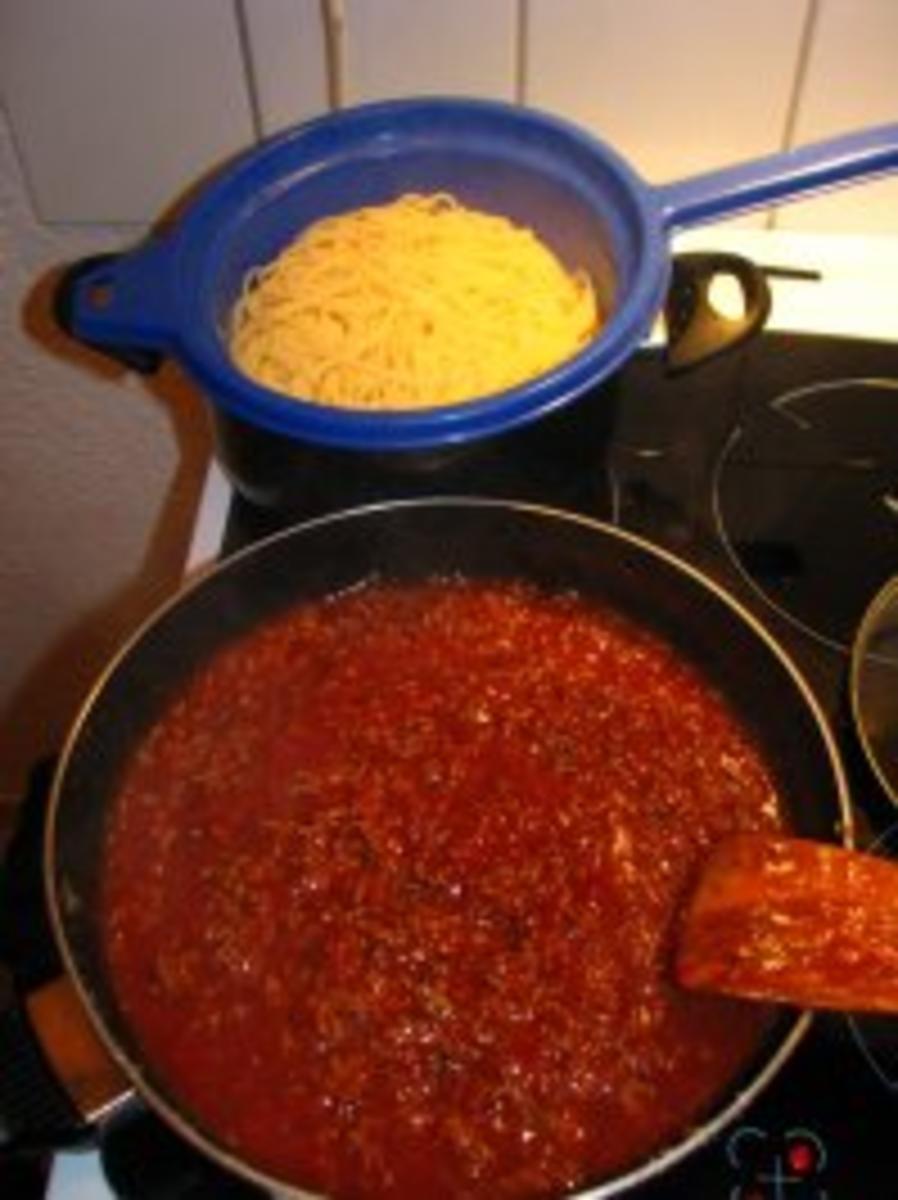 Knoblauch-Bolognesesoße mit Spaghetti - Rezept - Bild Nr. 3