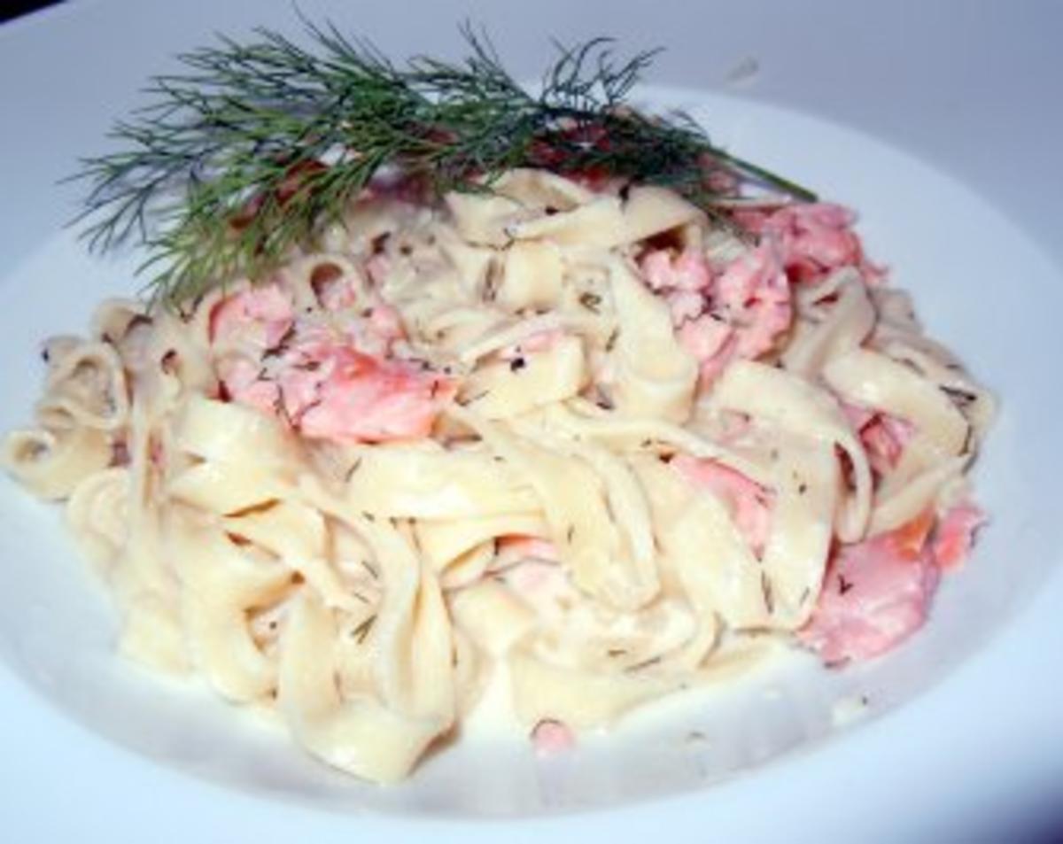 Bilder für Tagiatelle mit Lachs-Meerrettich-Dill-Sauce - Rezept