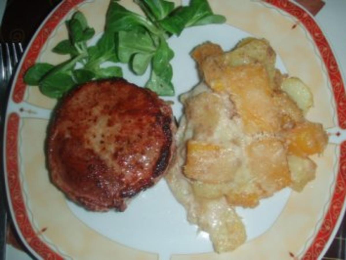 Falsches Schweinefilet mit Kartoffel Kürbisgratin und Salat - einfach ...