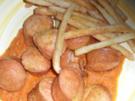 Geschnippelte Riesenbratwurst mit fruchtiger Curry-Sauce - Rezept