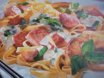 Bandnudeln mit Lachs-Rahm - Rezept