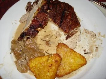 Spanferkelkeule in Rotwein gegart - Rezept - Bild Nr. 4