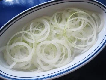 Rezept: Matjesfilets mit Zwiebeln und frischem Dill Bild Nr. 2 Matjesfilets mit Zwiebeln und frischem Dill - Rezept - Bild Nr. 2