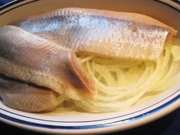 Rezept: Matjesfilets mit Zwiebeln und frischem Dill Bild Nr. 3 Matjesfilets mit Zwiebeln und frischem Dill - Rezept - Bild Nr. 3