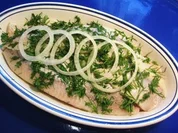 Matjesfilets mit Zwiebeln und frischem Dill - Rezept
