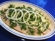 Matjesfilets mit Zwiebeln und frischem Dill - Rezept