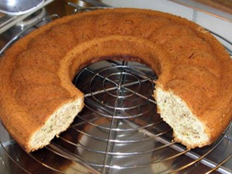 Zucchini - Walnuss - Kuchen - Rezept mit Bild - kochbar.de